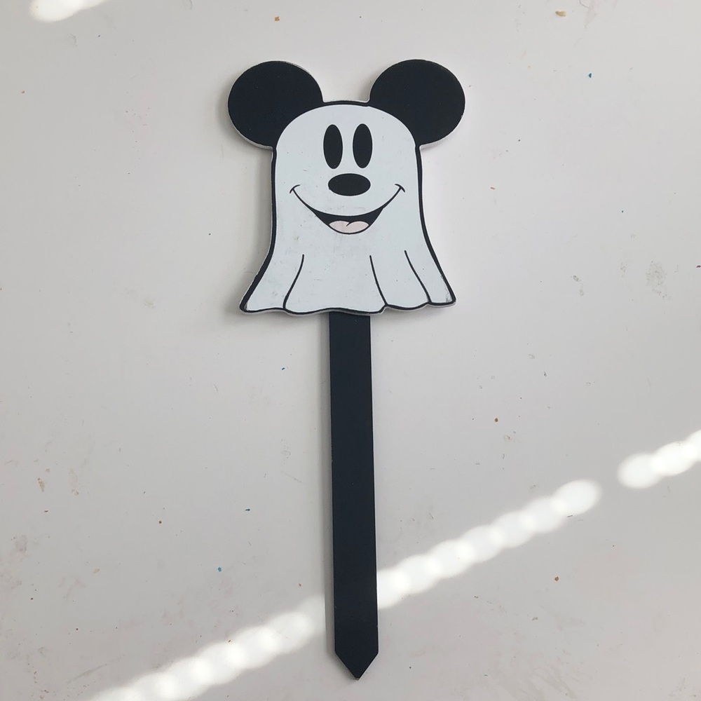 🥤 Disney Ghost Mickey Mouse Garden Stake